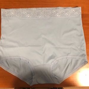 BRAND NEW Leonisa Colombian top control underwear